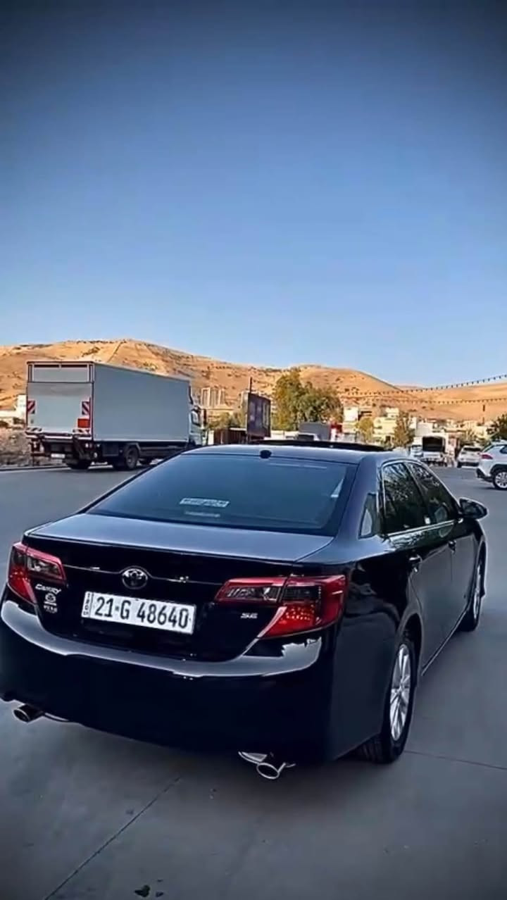 Camrey 2012 SE
١پارچەی بۆیاخە 
٣پارچەی بە بیلادی گۆڕەوە 
هەردوو سەر هیلالەکەی بۆیاخە 
سەیارەیەکی زۆر جوان و بێ کێشەیە 
هەموو گیانی بەشەرت 
***********  
 
نمایشی سەیارەکانی کوردستانDasty2iraqDasty2Cars@
