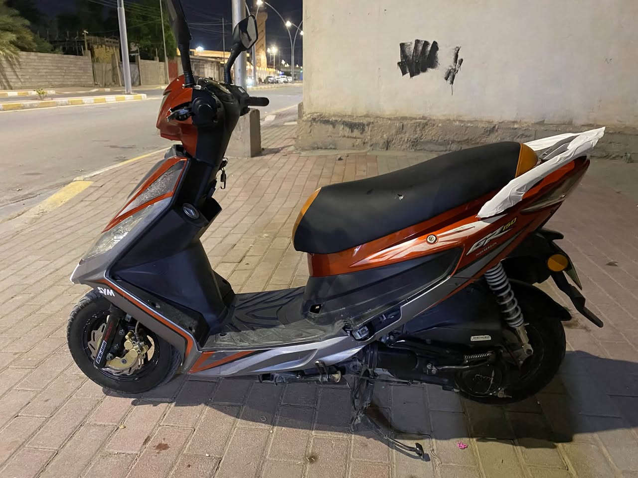 للبيع سايم نحله دبلين مسجل لوحه وسنويه كله شغال صلف وهندر مابي اي نقص مكينه فولل نعومه ونشاط السعر مليون 100 وبي مجال المكان داخل رمادي الاستفسار ***********
