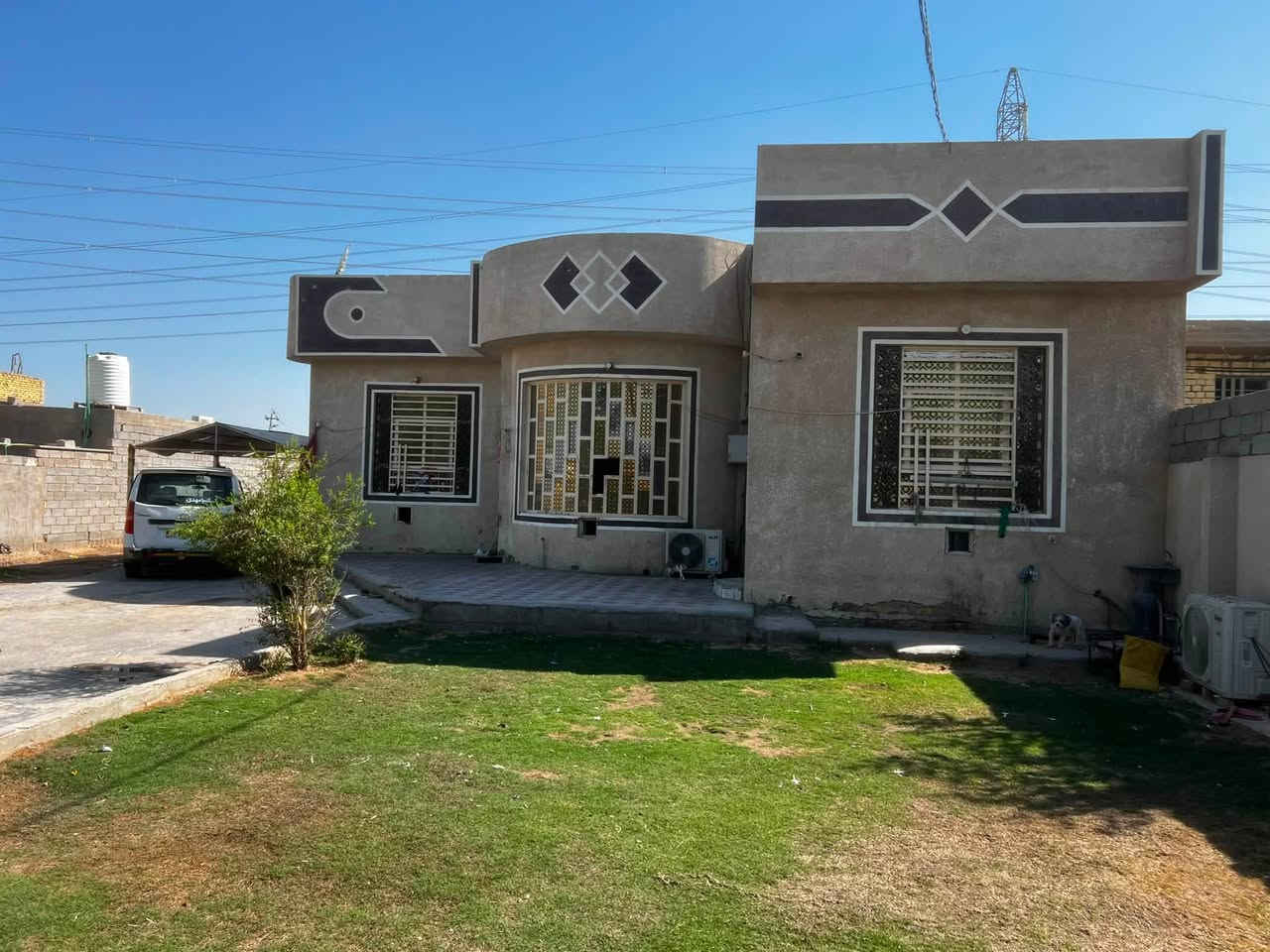 سلام عليكم بيت للبيع مساحه 800 م علا طريق الزوار عمود 155 طريق كربلاء نجف يبعد عن الشارع 100 متر 
مساحه البناء 300 متر بناء درجه اولى كله طابوق جمهوري 
بي 3 غرف نوم مساحه الغرفه 5*6وصاله 11*4 متر والاستقبال 10 *4 بيت جاهز بي حدائق ثنين بيه جميع انواع الاشجار والنخيل  بناء 2024 كامل مكمل من كلشي
 بي سند 25 طابو زراعي مشمول بل تطويب كل هاذا 
بسعر 140 وبي مجال للشراي رقمي *********** وهاذ ثاني بي وتساب ***********
