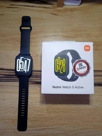 Xiaomi watch 5 active للبيع  الساعة نظيفة عدا الشخوط بالشاشة الرئيسيه ...