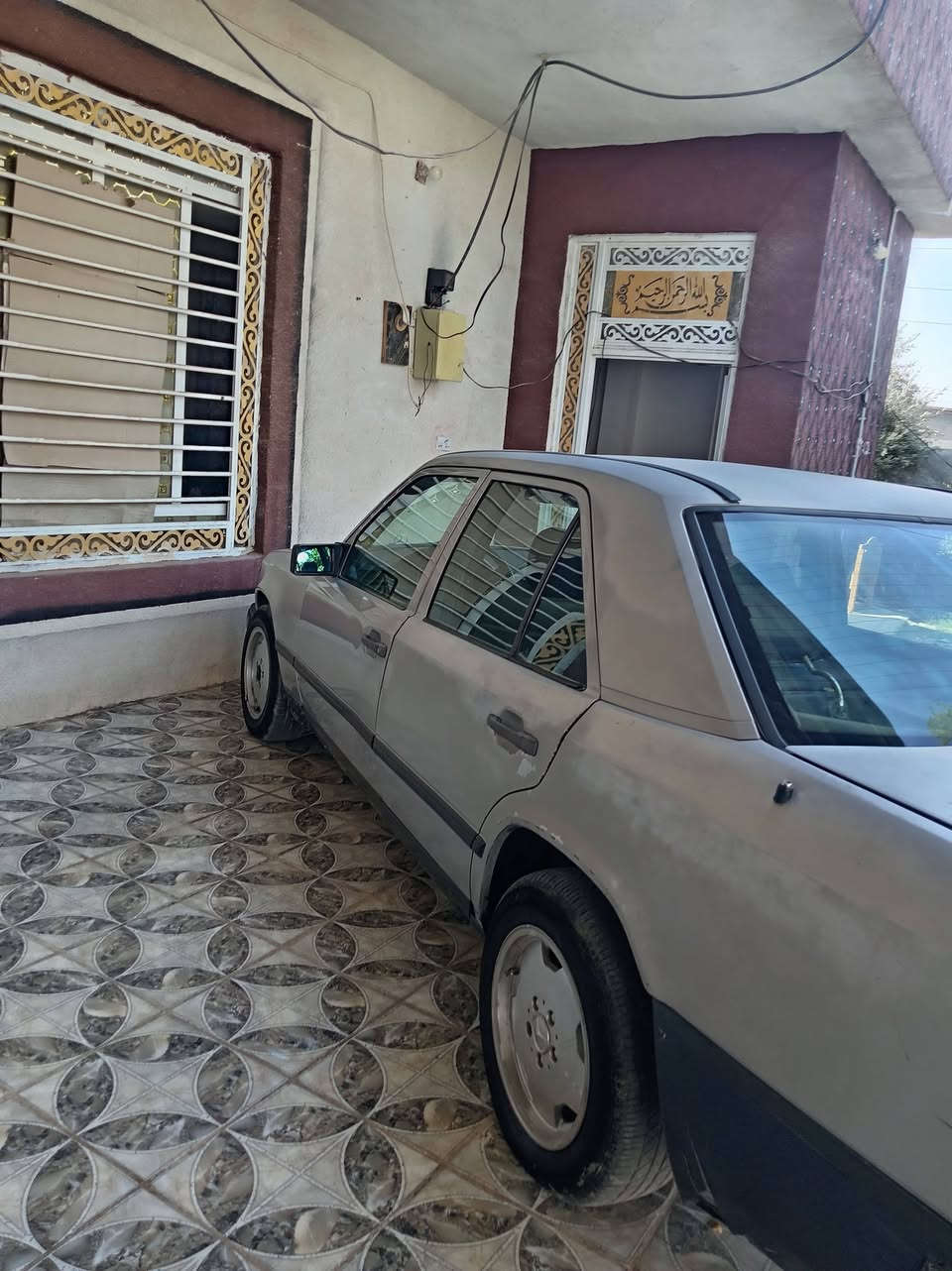 السلام عليكم
للبيع مارسدس دب موديل 1987 اصل كير ومحرك بلادي السياره بلاديه بدون حادث قواعد دبلات بلاد صدر أمامي واخلفي جديد تخم تايرات السياره فتحه سقف سلايت رقم بغداد صدامي
الاستفسار ***********
