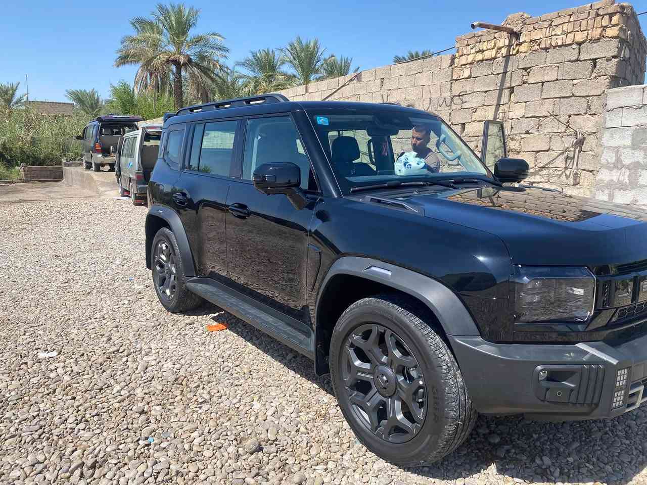 (بلك-ان هايبرد🔋)جيتور T2
 وكاله هارلم ( حسب المواصفات العراقية)
الموديل: 2026 
العداد: 20 الف
تمشي بل شحنة الوحدة بحدود ال 140 كيلو 

المحرك: 4 أسطوانات 1.5L تيربو + محرك كهربائي القوة الاجمالية 380 حصان
عزم الدوران (نيوتن-م): 610
ناقل الحركة: أوتوماتيكي مخصص لنظام الهايبرد 3DHT
نظام الدفع: نظام دفع بالعجلات الامامية
سعة البطارية كيلووات/س: 26.7
بشحنة كهربائية وتعبئة وقود كاملة يصل المدى إلى 1100 كم
✨️
الضمان الأساسي: 6 سنوات وعداد كيلومترات مفتوح
ضمان المحرك: 10 سنوات او 1،000،000 كم (أيهما اولاً / للمالك الأول)
ضمان البطارية : 8 سنوات او 150,000 كم (ايهما اولا)
المواصفات
*فتحة سقف بانوراما بقياس 1.1م
*إطارات قياس 20 إنچ
*الصندوق شفط
*الشباك الامامي شعار جيتور مضاء
*عروض ضوئية وموسيقية استعراضية
*رادار تفاعلي
*نظام القيادة شبه الذاتية
*نظام الكبح التلقائي في حالة الطوارئ
*كاميرات محيطية 540 درجة
*حساسات أمامية وخلفية
*نقطة العمياء
• تحذير مغادرة المسار
• المساعدة للبقاء في المسار
*شاشة التحكم بقياس 15.6 إنچ
*شاشة القيادة بقياس 10.25 إنچ
*نظام صوتي 12 سماعات من Sony
*نظام أبل كاربلاي وأندرويد أوتو
*نظام اوامر صوتية
*المقاعد من الجلد الفاخر
*مقعد السائق والراكب كهربائي و تبريد
• ذاكرة مقاعد امامية لحفظ 3 وضعيات
*إنارة محيطية متعددة الالوان
*عتبات الأبواب مضيئة
*مصابيح أوتوماتيكية LED مع مصابيح نهارية
*التكييف التلقائي مع الضوء العالي
*نظام تقليل الضجيج مع زجاح مزدوج
*المرايا الجانبية قابلة للطي كهربائياً ومدفئة
*(بصمة) و تشغيل عن بعد
• إغلاق نوافذ وفتحة السقف عن بعد
*شاحن لاسلكي سريع
*نظام تنقية الهواء PM2.5
*مسند الذراع الوسطي مع ثلاجة
*انماط قيادة متعددة
*وسائد هوائية امامية و جانبية عدد 6
*حساسات مطر
*دوسات جانبية
*نظام التحكم بنزول المنحدرات
*نظام المساعدة لصعود المرتفعات
السيارة مغلفة ppf
مكان السيارة ديالى 
*********** واتساب فقط
دكتور احمد / ديالى / بلدروز
السعر 48000000 دينار
