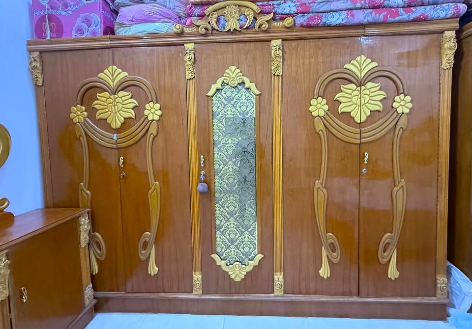 السلام عليكم
غرفه أخشاب نظيفه للبيع سعرها مناسب  للاستفسار اكثر مراسله الرقم ***********
