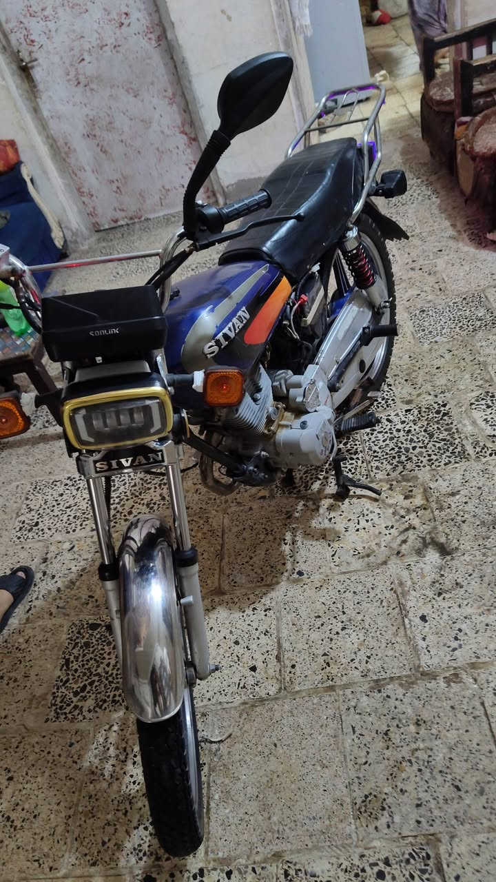 دراجه سيفان 
محرك نضيف 
كهربائية جدد عينه ولايت 
اشاير وبك لايت كله جديد 
بنز دبلات جديد 
دراجه ا اوراق كامله منفيز كمرك وصل كله كامل 
السعر 700 
***********

