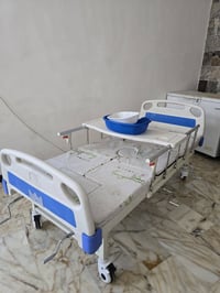 سرير طبي • ٥ حركات • حالة جديدة