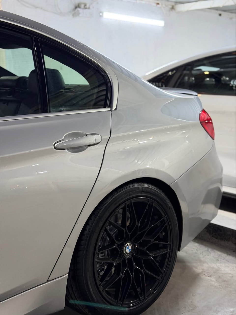 Bmw  330 i  2017   يةك بارجة بوياغ بي ليدران هةمو شت بةشةرت نرخ155$ مجال واتساب *********** أربيل, العراق

