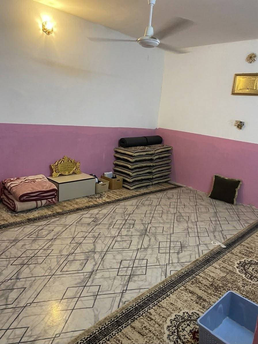 بيت الرهن 
مساحته 80متر 
مكان نداء شارع مجمعات 
سعر رهينه 15
ستفسار ***********
