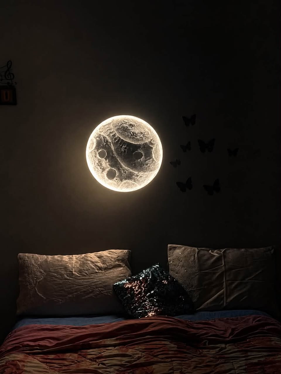 🌙 قمر بغداد.. قطعة مو بس للديكور.
كل قطعة من قمر بغداد تنحت يدويًا، بتفاصيلها وبروحها، حتى تكون إضافة مميزة لغرفتچ وتبقى ذكرى حلوة ببيتچ.

وإذا محتارة شنو تهدين لشخص عزيز عليچ…
خلي الهدية تكون شي يبقى، مو شي ينتهي. 🤍

✨ سعر القطعة: 50,000 دينار فقط
🚚 التوصيل مجاني

إذا حبيتو تطلبوها، راسلونا على الحساب أو تواصلوا ويانا على:
***********

قمر بغداد.. قطعة صغيرة، بس إلها معنى كبير. 🌙
