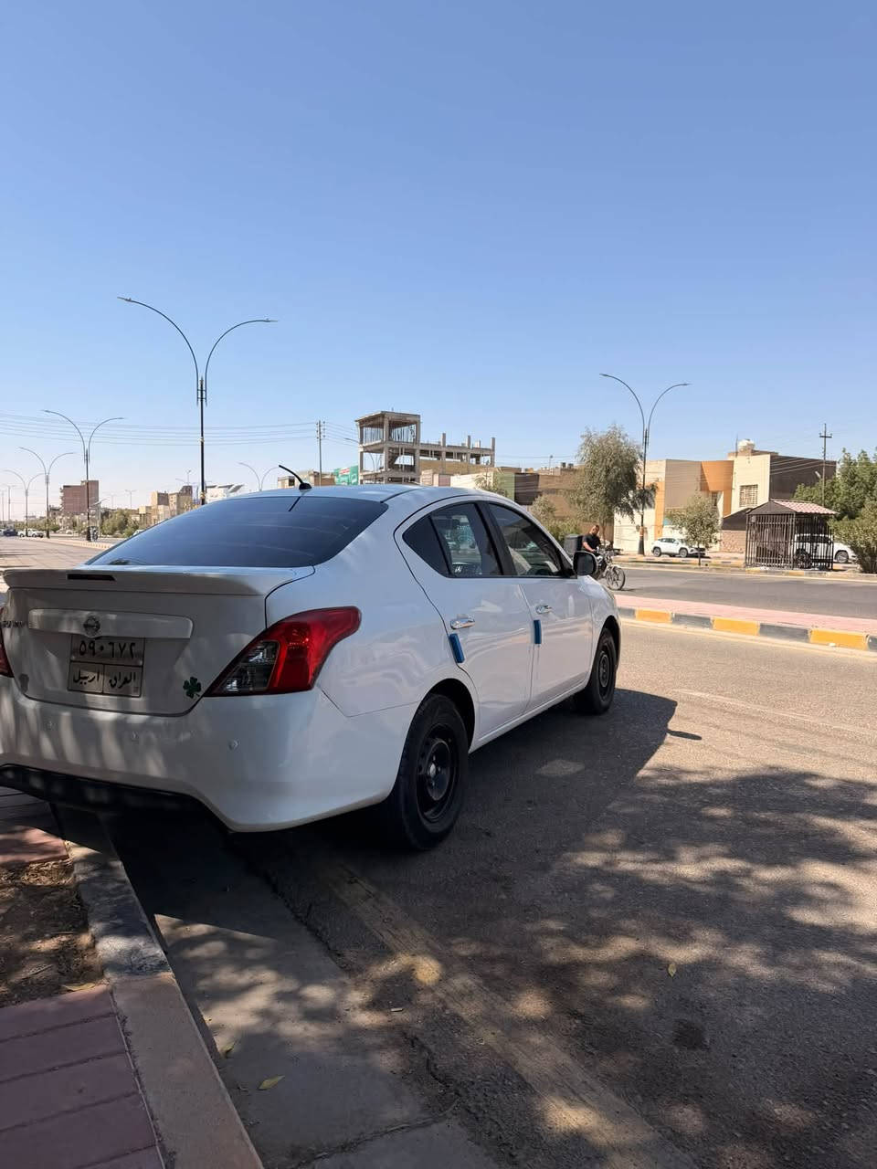 سلام عليكم
للبيع نيسان صني هندي مديل 2020 
مكفوله من الصبغ بيها بارد قليل في قبق الجنطة  اثر خطة خفية 
كير ومكينه وتبريد وحداديه 
مكفولات 
مكانها نجف  حي السلام 
ب92وبيها مجال  
للتواصل.***********
