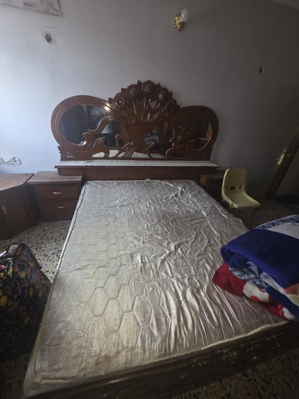 غرفة نوم للبيع
 شغل عراقي ثقيل 
نضيفة جدا  سعر مناسب  بغداد الدولعي
***********
