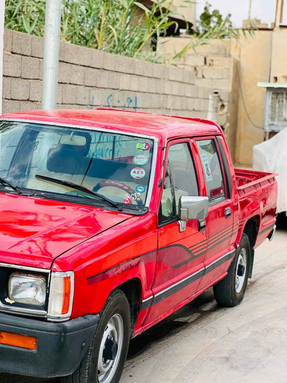 مستەر بۆشی مۆدیل ١٩٩٠ سەنەوی تازەیە دەفتەر بەنزینی هەیە سێ پارچەی پێشی بۆیاخە لەسەر کاڵ بوونەوە گێر مەکینە بەشەرت کەرەبایی مەزبووت سەیارەکە زۆر بەی شتەکانی لەسەر بیلاد ماوەتەوە تاقە و ڕەقی نیە *********** :***********
