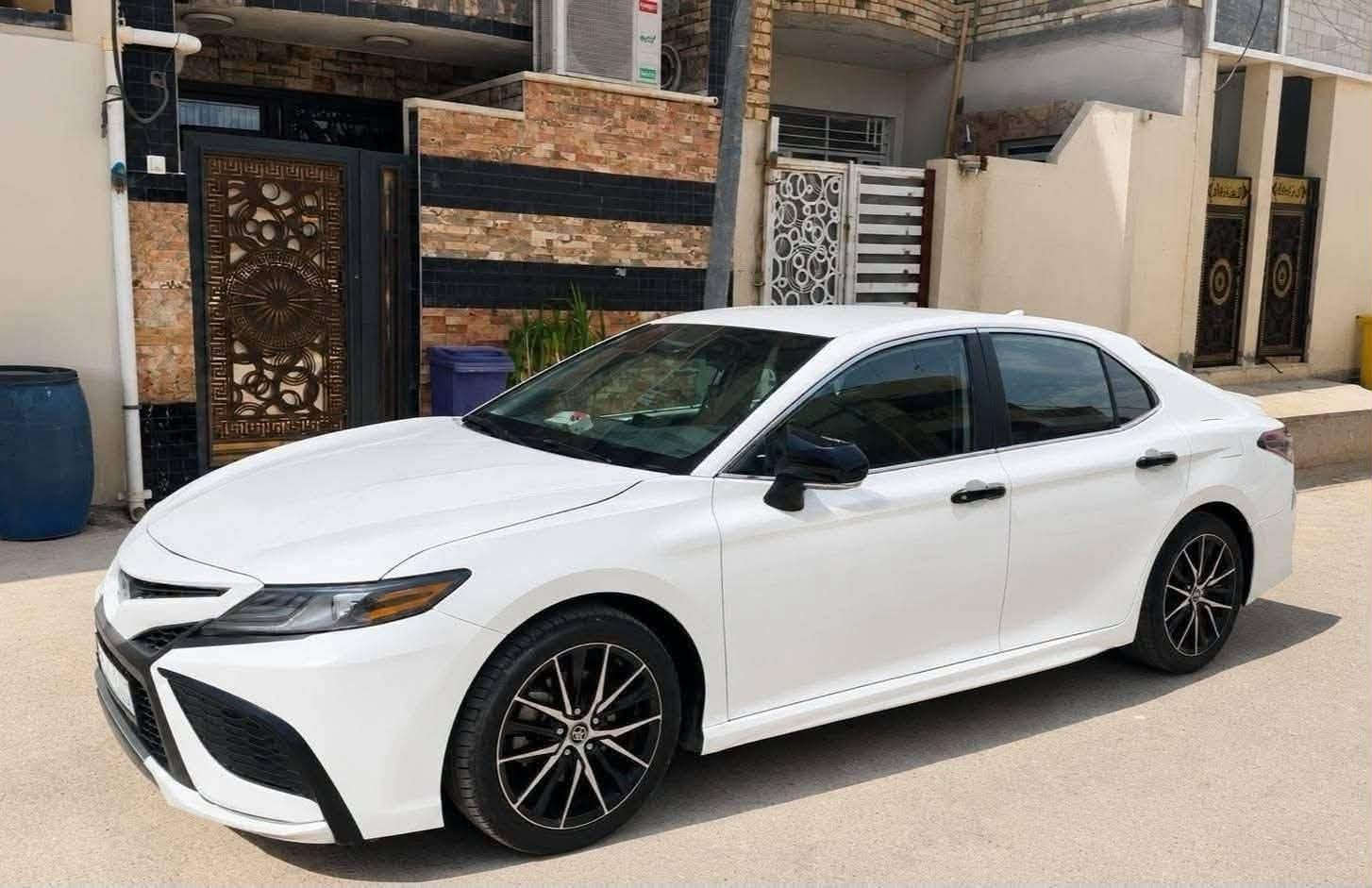 السلام عليكم 
كامري 2022  se هايبرد 
قطعتين صبغ الجاملغ الخلفي وربع البنيد 
السعر 185
للاتصال ***********
