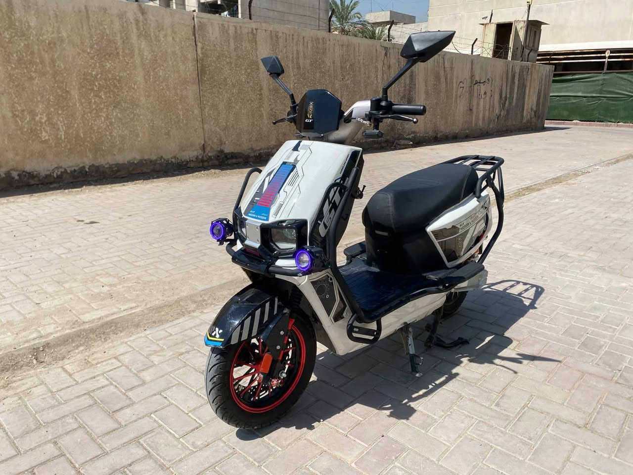 Lehang 3000 sport 2026 دراجه كامله من كلشي وجاهزه

السعر 650 وبيه مجال المكان بغداد بلديات الضباط قرب مركز العبيدي 6 بطاريات كبار 32 امبير للستفار *********** للبيع فقط وكالة حسن وحسين Grشاحنه رقميه وبلوتوث

