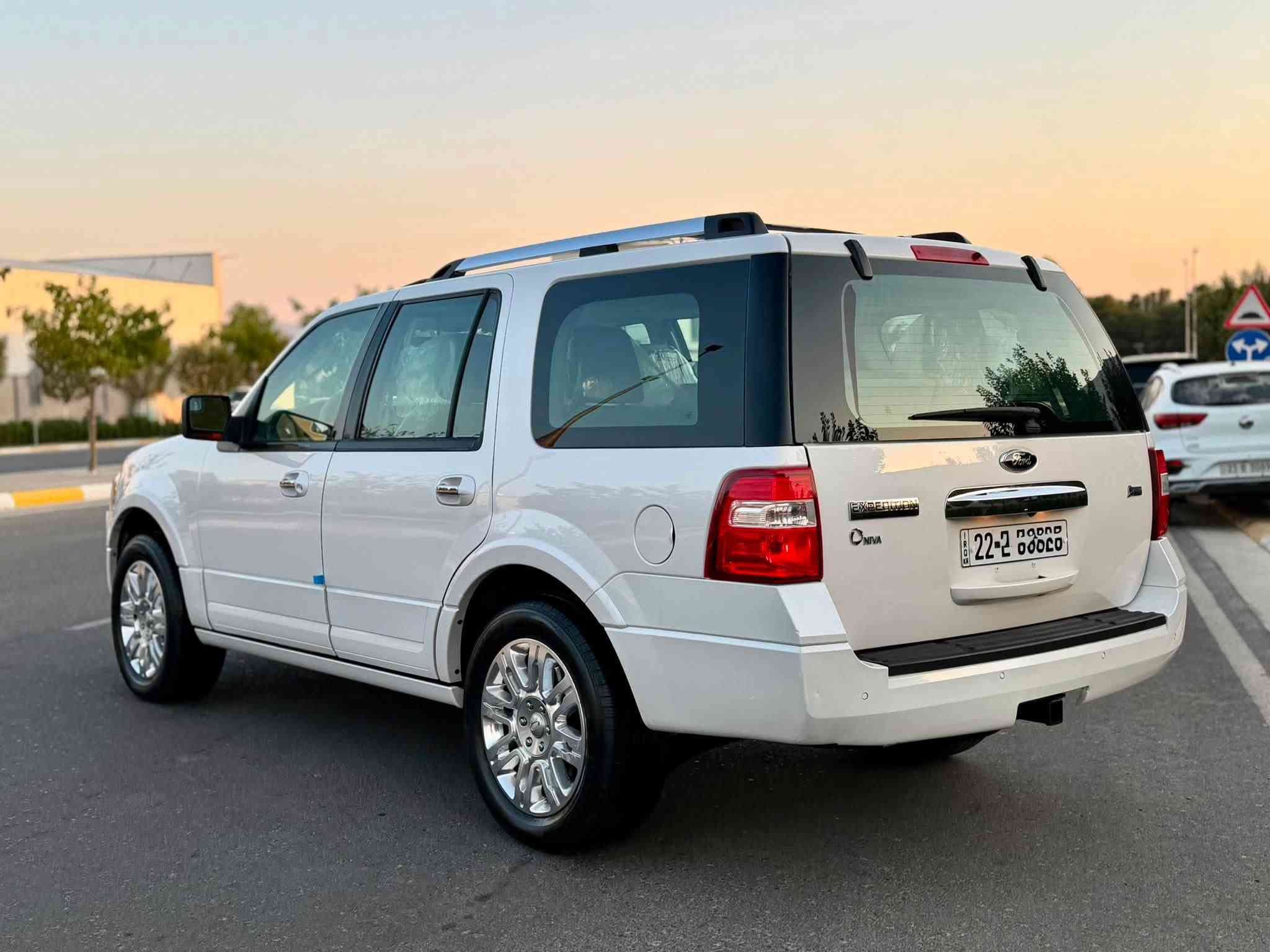 ﷽
ارخص سعر  159$ قفل🔏🔥🔥👋🏻👋🏻

                         FORD EXPEDITION 2013 LIMITED
▫️فورد أكسپديشن موديل 2013 ليمتد
🔹مواصفات خليجى وكالة شريكة نيڤا
🔹مواصفات LIMITED  فول مواصفات ١/١ 

▫️محرك V8 5.4L تمانية سلندر محرك مرغوب✅
🔹كير و محرك بشرط مامفتوح📦✅
بدون صوت و بدون صرف بدون خلل شرط فحص
🔹ماشية 88 الف كيلومتر حقيقي📦📦

🔹سيارة جديد حديد داخل و خارج كل على وضع بلادي 
🔹 بيها اتنين سويج بيلادي موجود✅

▫️سيارة كلين تايتل وكالة شريكة نيڤا
🔹مكفولة كفالة عامة دعامي للدعامي بشرط✅
🔹 بدون صبوغ بدون بارد و بدون شخت و رصعات
🔹سيارة حيل حيلوة جديد جديد ماشاالله📦📦

▫️مواصفات ليمتد
( بصمة . فتحة . فور ويل . داخل بيجي ر . رادار . دوصات كهربا . صندوق شفت . راص DVD . كود باب . تشغيل عن بعد  . شاشة . كشن جلد . كشن تتفيئة و تبريد . كشن و ستيرن خزن . كشن خلفي كهربا . تبريد مركزي . سكليتر كهربا . حصاص أمامي و خلفي . مراي شفت . بعد هواي مواصفات )

◽️اربع تاير ويل جديد ويل بيلادي حجم 22
🔹سيارة شرط بدون اى نواقص گير و محرك و حدادي و كاهرباى كل بشرط
🔹سنوي و رقم و هزة جديد سنوي بأسمي
🔹 نفسي يوم / تحويل و كاله حاظر
🔹 مكان_🌆 سليماني

◽️سعر_ 159$ قفل 🔐🔥
◽️موبايل_ ***********
____________________________________

