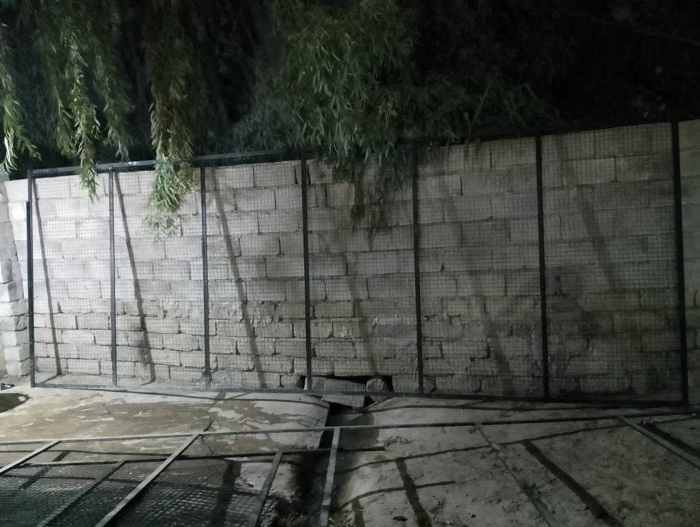 سلام عليكم للبيع حديد قطع كامل مع سيم حديد ثقيل يرهم كلشي ثنين كبار ارتفاع مترين يجوز شويه اكثر طول 6امتار وشويه وقطعه وحده صغيره ارتفاع مترين وعرض مترين ونص
شراي تعال خاص او اتصل *********** مكاني موصل ايسر حي السكر موصل, نينوى
