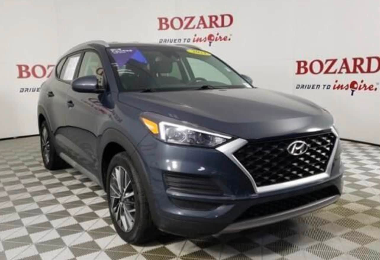 🚘 Hyundai Tucson SEL 2021
* موديل: 2021

* الفئة: SEL

* المحرك: 2.4 لتر GDI (181 حصان)

* ناقل الحركة: أوتوماتيك 6 سرعات

* نظام الدفع: أمامي (FWD)

* اللون الخارجي: أزرق (Dusk Blue)

* اللون الداخلي: أسود

* عدد المقاعد: 5

* عداد السيارة: حوالي 69 ألف ميل

المواصفات:

* شاشة تدعم Apple CarPlay و Android Auto

* كاميرا خلفية

* تشغيل بصمة مع ريموت

* مقاعد أمامية مدفأة

* تحكم أوتوماتيكي بالمكيف (منطقتين)

* مثبت سرعة

* حساسات ضغط الإطارات

* جنوط ألمنيوم قياس 18 إنج

* بلوتوث

* نظام الثبات الإلكتروني (ESC)

* نظام مانع الانزلاق (Traction Control)

* وسائد هوائية متعددة

* مثبت مقاعد أطفال ISOFIX

* مرايا كهربائية ومدفأة

* زجاج كهربائي كامل

* رفوف سقف

📍 السيارة وارد أمريكي، فئة SEL، مجهزة بمواصفات ممتازة ومناسبة .

مكاني بغداد حي جميلة 

السعر 163 وبيها مجال قليل

📞 للاستفسار والتفاوض يرجى التواصل على                    الرقم: (***********)
