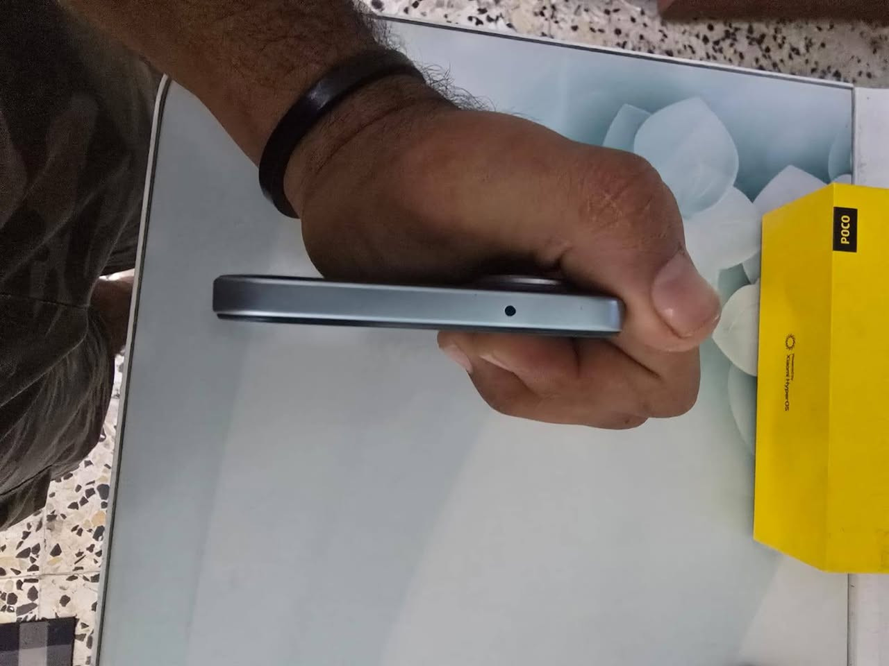 بوكو اكس 7mتلفون جديد قبل سبوعين أخذته وبعده بحالت شركه ذاكرته 256 مكاني بغداد مدينه الصدر /***********/*********** متواجد وتساب السعر 250وبي مجال بسيط
