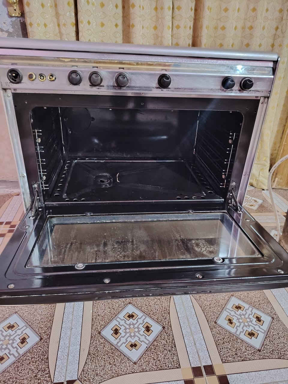 طباخ كريازي شرط شغل نار زركه سعر200 وبي مجال لشراي متواجد وتساب ***********
