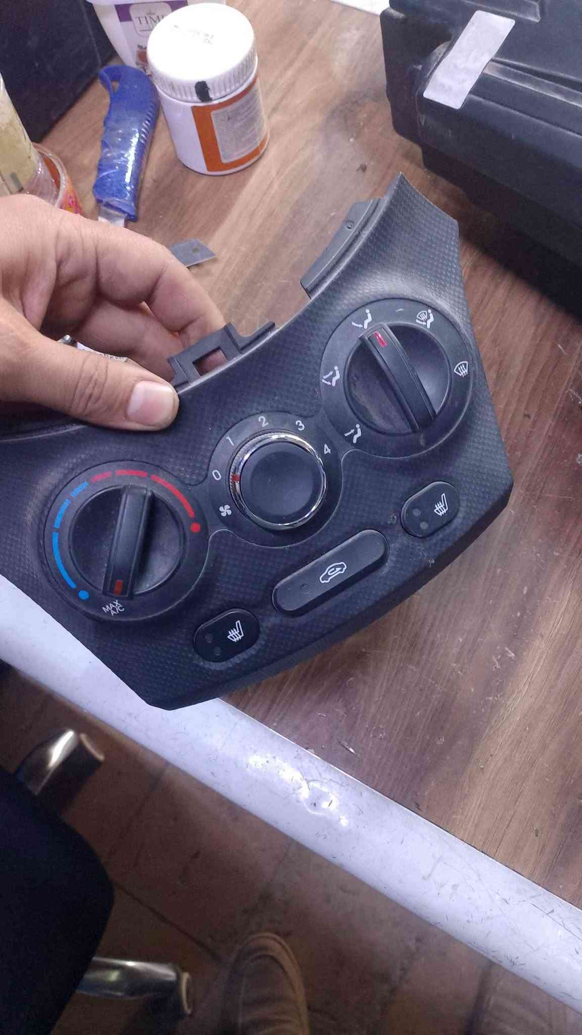 كصه اكسنت مضلع 
ادوات كوري  امريكي 
محل القسواء بغداد الامين شارع المعلمين 
***********
