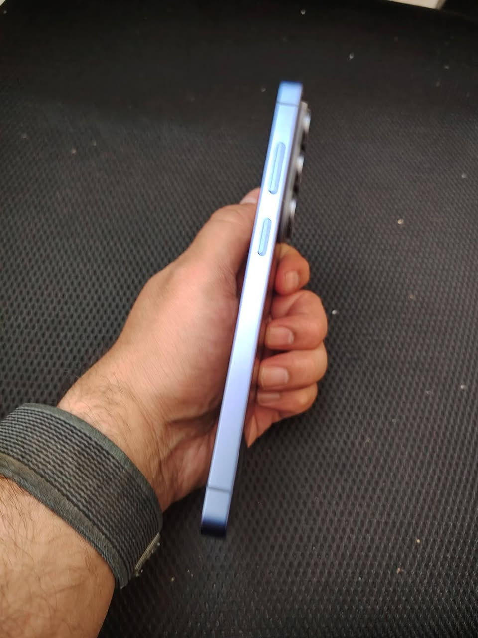 Samsung S26 
استعمال شهرين فتحته من الكارتون بايدي كارتونه موجوده والكيبل مالته بعده ممفتوح نضيف بمعنى الكلمه 
الحبيبيه ساحه الحمزه 
سعر 1,300 وبي مجال حك جيه 
***********
