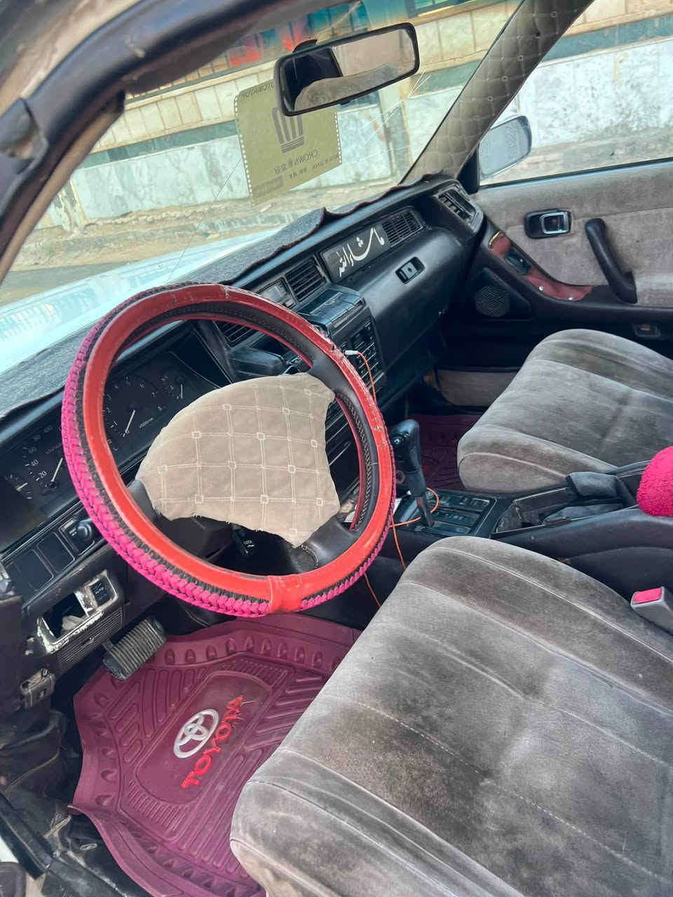 سلام عليكم ارنب للبيع موديل 93مكينه كير 2500 حداديه تخم تاير كهربائيات كلهه شغاله لايت زنون كصه قماره مكفوله من النقل سنويه 27 مشروع وطني شرط التحويل السعر 38 بيع او مراوس *********** بصره كرمة علي
