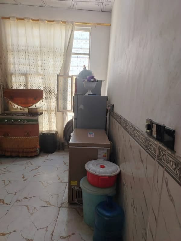 سلام عليكم بيت بمساحه 350 مع الحديقه
يحتوي 2 فرف نوم  5.50x4

مطبخ 4x4

مضيف 7x4

صاله 7x4

حمامات خارجيه وداخليه

+مخزن

شارع تبليط للباب 

عقد الارض زراعي 117

خلف جامعه كربلاء مباشرا البزل الرابع قرب المختار ابو رعد

سعر 52 مليون مع المجال ***********
