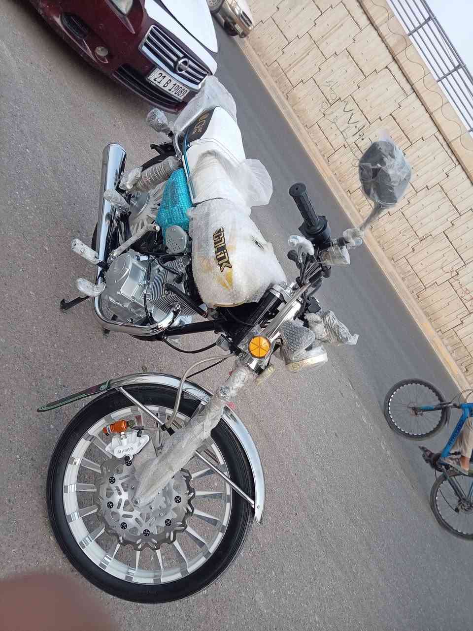 اسلام عليكم موطور سولنك موديل 26 ماشيه 300 كيلو بعدو صفر  سويجات منفيس تشغيل عن بعد صار اسبوع من ماخذه دهن مبدل مره وحده محرك 150 السعر 950 وبيه مجال مكاني الحويجه المضهوريه ***********
