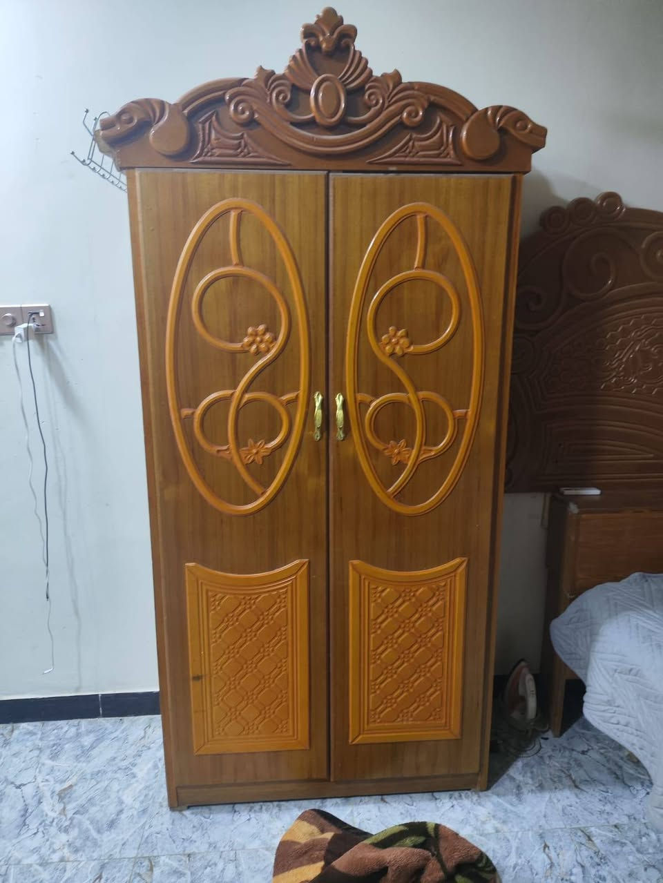 السعر ٦٠٠ نظيف ***********
