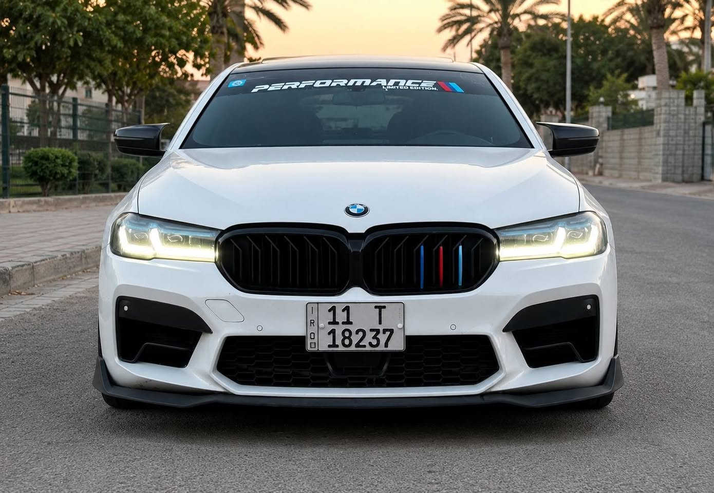 � للبيع أو المراوس | BMW 540i
ام بكج بلاد  محدث كامل ٢٣ 
محرك ٦ سلندر تون تيربو 

🚘 الموديل: 2018
🇺🇸 الوارد: أمريكي
بيع او مراوس حسب القناعة

⚙️ المواصفات:
• محرك ٦ سلندر تون تيربو
• ماشية 80 ألف ميل
• ام بكج بلاد كت وفجوج وحزام امان وداخل 
• السيارة جاهزة بالكامل وادامه كامله
🌟
✔️ شاشة كبيرة لمس وماوس وتحكم بل ايد عن بعد
✔️ كاميرا
✔️ رادارات
✔️ حساسات أمامية وخلفية
✔️ التحكم بالصوت بالإشارة (Gesture Control)
✔️ سقف بانوراما (ستايل رولز رويس)
ويل كب ام اصلي حجم ٢٠ 

📌جاملغ وباب سايق مبدل بلادي وحافه لباب فقط لباقي كفاله

💵 السعر: 260 
مكاني بغداد الدوره 
***********
