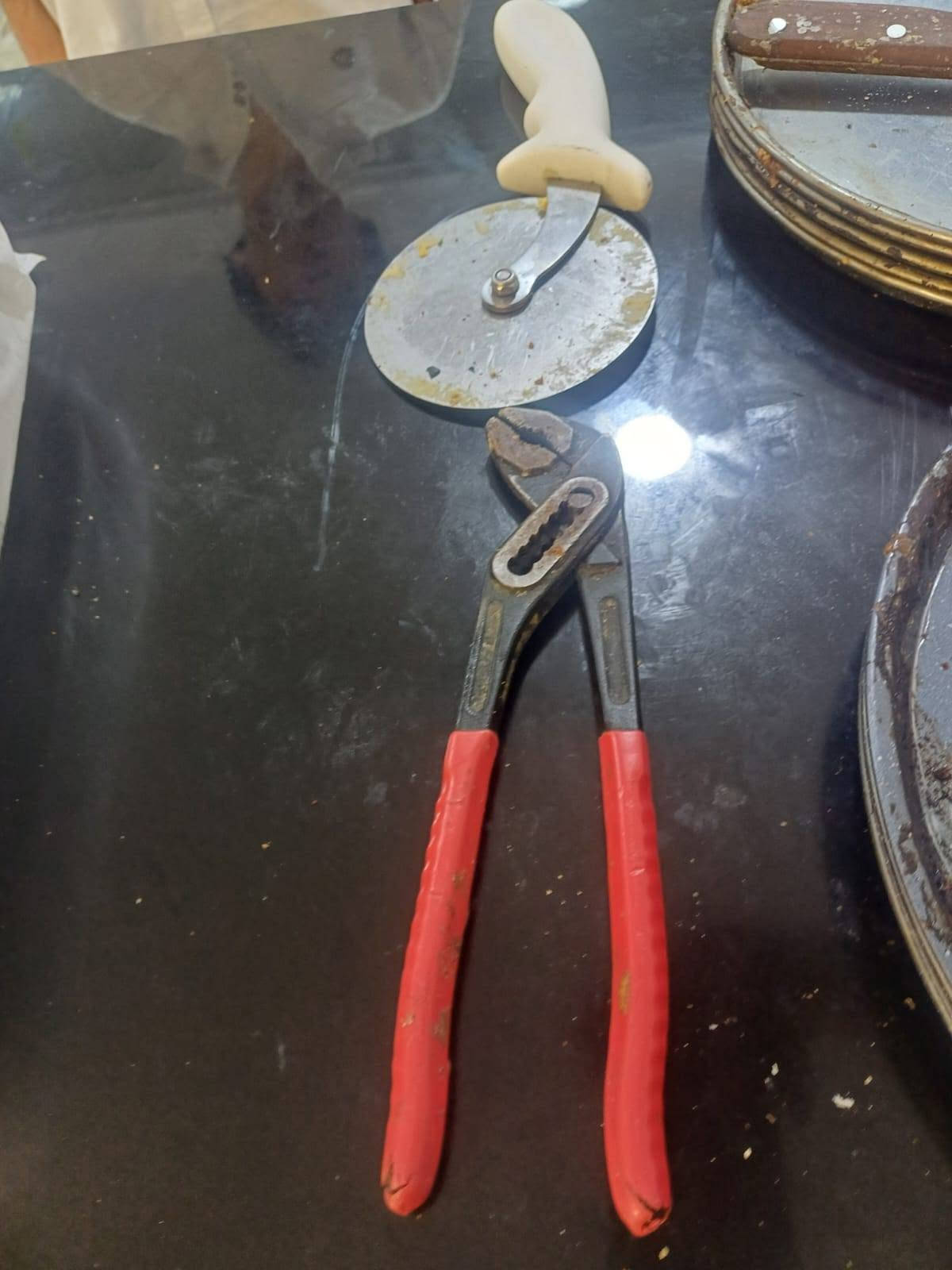 غراض مطعم للبيع ***********
