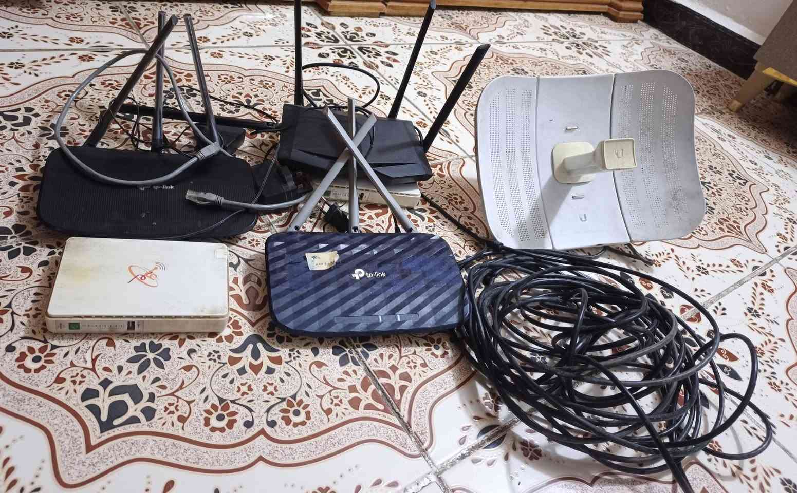 السلام عليكم يوجد نانو وراوتر عدد ٣ للبيع كاملات قيم واخذ شلعه
***********
