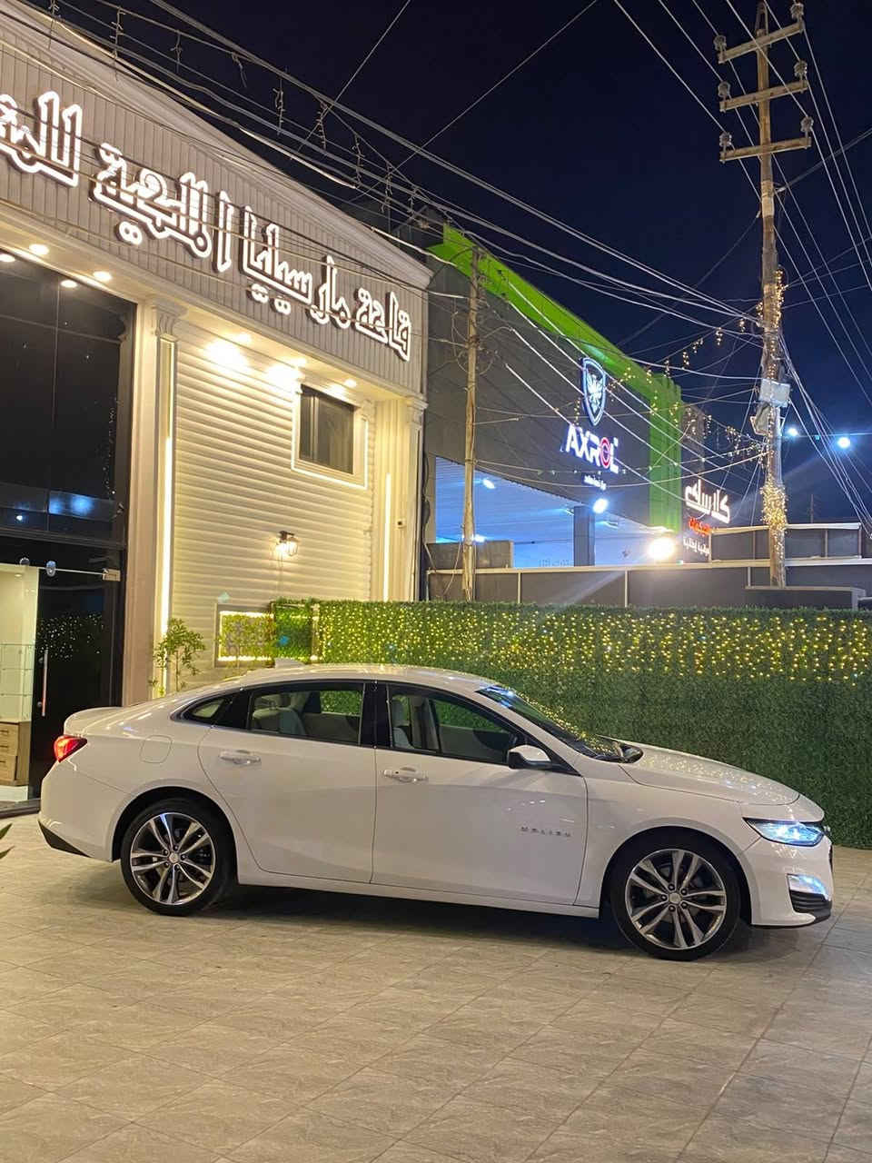 " السلام عليكم "
للبيع شيفروليه " ماليبو " (( برمير )) 
_  موديل { 2024 } 
_لون ابيض     
_فئة برمير فول مواصفات
_ سستم صوت BOSE + دمام خلفي 
_عدادات ديجيتال + ترحيب 
_ انارة محيطيه بالدشبول والابواب بلاديه 
_ داخل جلد ابيض ملكي بلادي 
_ ستيرن جلد تطريز + تدفئة بالستيرن 
_ كشنات اماميه 2 كهرباء 
_ كشنات امامية تدفئة +(( تبريد ))
_كشن السائق خزن ميموري 3 وضعيات 
_ داخل صاج كامل بلادي 
_ لايتات 3 عدساد LED بلادي 
_ بكلايتات لد
_ مداخل شحن خلفيه 
_ ويل حجم 19 برمير 
_رادار امامي + خلفي 
_داتا شو 
_كامرة امامية تفاعلية 
_تنبيهات ووقوف تلقائي 
_كامره خلفيه دواره 
_تحديد مسار 
_هاند بريك بصمه
_اوتو ستوب 
_بصمه تشغيل وابواب وصندوك
_تشغيل عن بعد 
_لد امامي نهاري 
_ تبريد منفصل + قطعتين تبريد 
_شاشة كبيرة تدعم نضام ابل كاربلاي + اندرويد اوتو(واير ليس) + جميع اعدادات السيارة 
_ تحكم بالتبريد والمناخ من الشاشة 
_ماشيه 59  الف (( كيلو متر )) السيارة بحالة الوكاله وبكتلوكات الشركة من اصغر تفصيلة بيها لأكبرها حالها من حال الكلين تايتل 
_حادث السيارة دعاميه اماميق وحافه البنيد يعني ربع البنيد صبغ فقط بدون اي دواخل 
 _مكاني بغداد السيدية 
السعر 159 $ وبيها مجال 
                      ***********☎️
