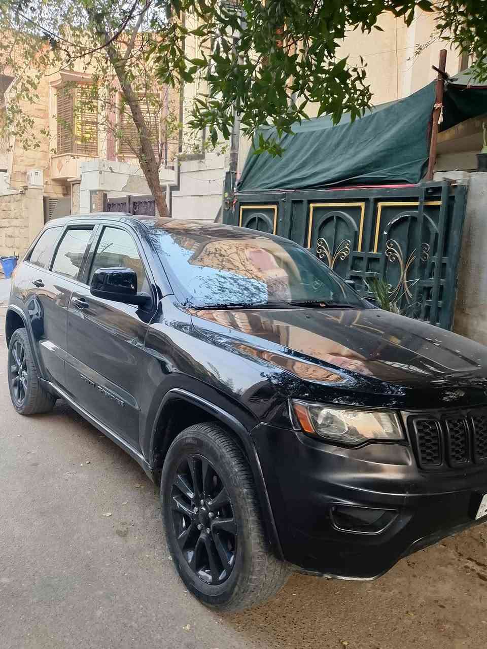 جيب ٢٠١٧ بلاك توب
مواصفات البلاك توب المعروفه
رقم بغداد
ماشيه ١١٠
صور الحادث بالمنشور و السونر وياها 
شواصي دواخل مكفوله
رقم بغداد
مكان السياره بغداد البنوك
السعر ١٦٥ 
***********

