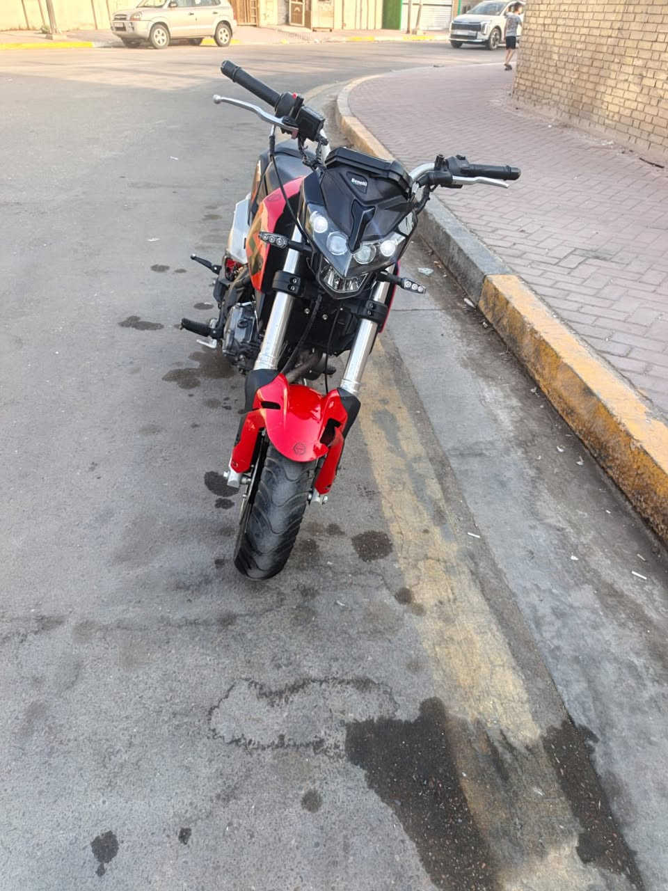 بنلي للبيع مرقم اصولي دراجه جديده سويجات ثنين مصارلها هواي من نازله من الرمبه  شلعه ومعدل بطناش مناقصها اي شي كامله نكره سلف خير من الله عالي ناصي اشاير نصبتها حلوه (سعرها مناسب)مكاني بغداد الاعضميه شراي اتصل وماوكف ويه احد انشالله رقمي ***********

نص مكتوب في الصور:
- TT 135