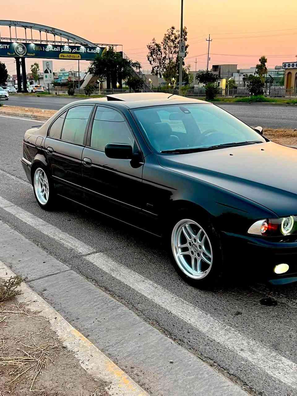 بي ام صقر BMW E93
موديل 2002 
Ai 525 بلاد (الماني) 
بدون ايي ضرر صبغ فقط (جماليه)
موصفات فول سلايت 
دعاميات امامي او خلفي M حساسات شغاله
كهربايات شرط تحكم استيرن شغال 
مرايات شفط 
داخلها زيتوني 
تثبيت سرعه شغال 
شاشه 
تبريدها ثلج
لايتات زينون 
نظام قاتل حشرات شغال 
شاشه بلوتوث نظام جديد 
كير اومحرك بدون عيب 
سيارة مشاءلله عل وضع شركة
سعرها ($103) بي مجال بسيط للطيبين 
ايي ستفسار (اتصال ***********)
مكاني (كركوك)
