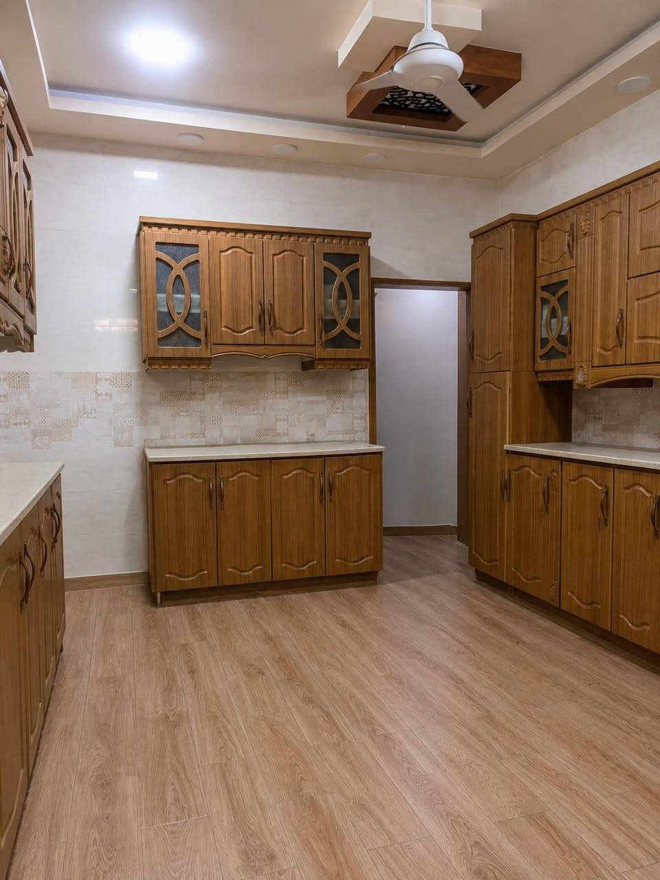 بيت(للبيع)250م² حي الصحة الثانية  مدخل دوميز السعر بالأسفل 
🏡 المساحة: 250 م²
العنوان حي الصحة دوميز قرب البدالة مقابل فرع قمة التميز
🏢 عدد الطوابق: طابقان 
مع سطح أول وسطح ثانٍ غير مبنيان في (الطابق الثاني)
🔹 الطابق الأول:
غرفة ضيوف
هول +منور
مطبخ حار+مطبخ بارد+منور للمطبخ الحار
 شرقي تواليت
حمام وتواليت غربي
3 غرف نوم
🔹 الطابق الثاني:
غرفتين نوم 
تواليت شرقي
حمام وتواليت غربي
غرفتان إضافيتان بحاجة فقط إلى صب 
وبيها حمام الغرفة في (السطح الاول) غير المبني
و سطح ثان غير مبني ايضاً 

و بيتونة ثم سطح خارجي كبير 

💰 السعر المطلوب: 450 مليون (قابل للتفاوض مع الجادين)
📞 للاستفسار أو تحديد موعد للمعاينة، يرجى التواصل على الرقم: ***********
