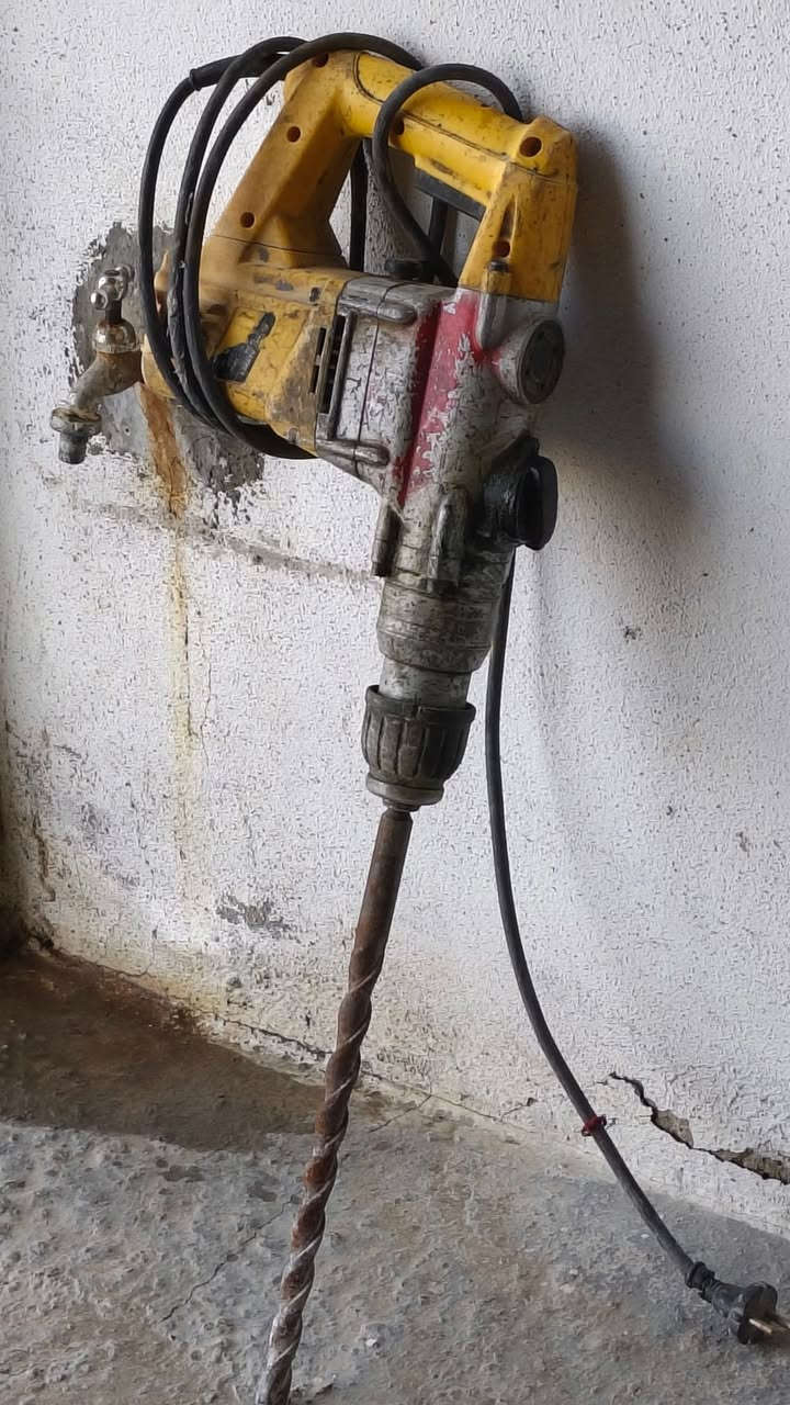 ***********
