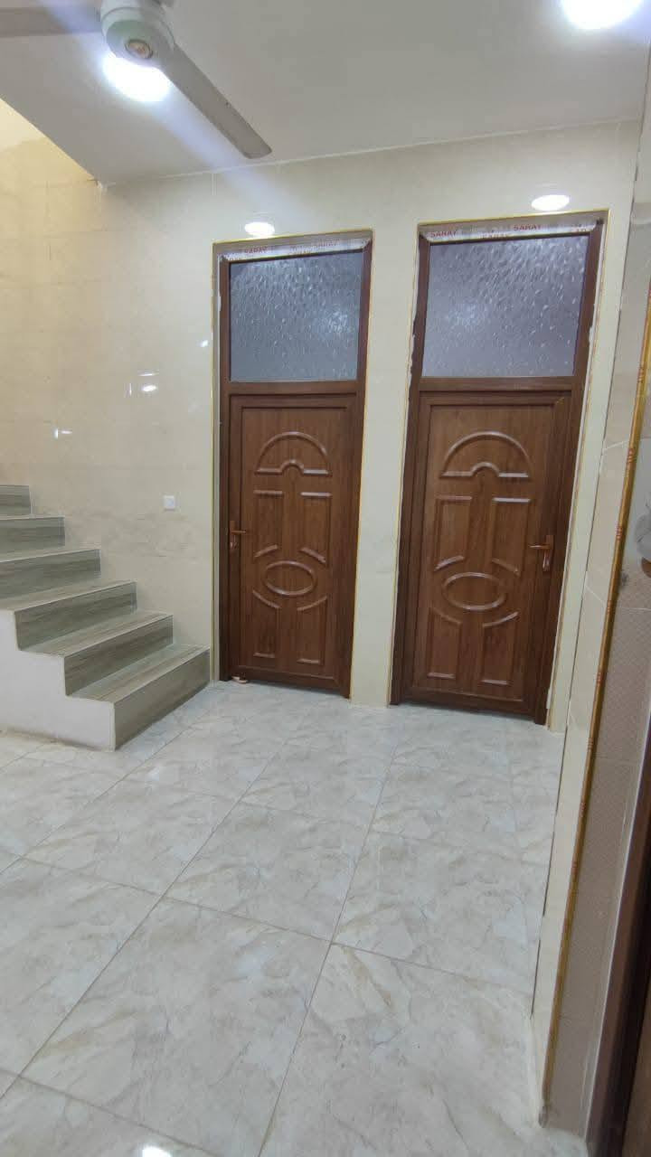 دار للبيع طابو زراعي سند 25 بناء حديث 2024 / طابق واحد على شارع 8 متر رئيسي. المساحه 215 / غرفتين+ صاله+استقبال+ مطبخ+ صحيات داخلية وخارجيه / حي الزهراء حي شمر قريب على طريق القطرات السعر 80 / ***********

