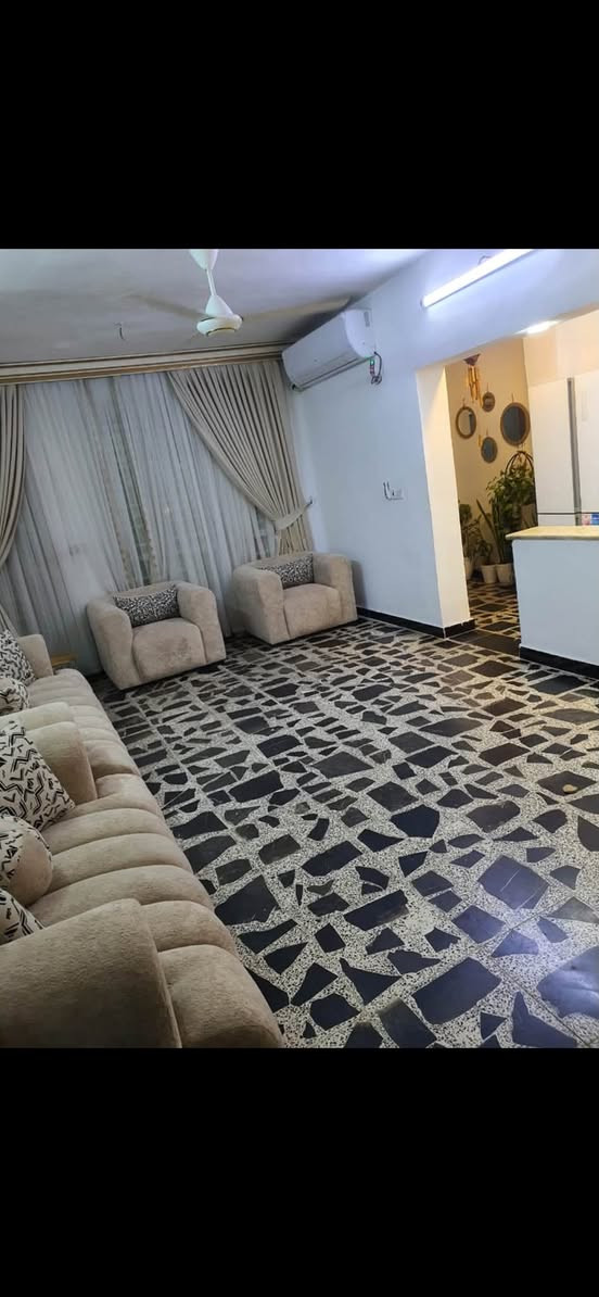 السلام عليكم
بيت مساحة ١١٠ طابو صرف بسمي واجة ٥ونص  والنزال ٢٠ متر بي غرفيتين نوم شهداء العبيدي الثانيه خلف المستوصف سليمان الفيضي ***********طابق ونص
