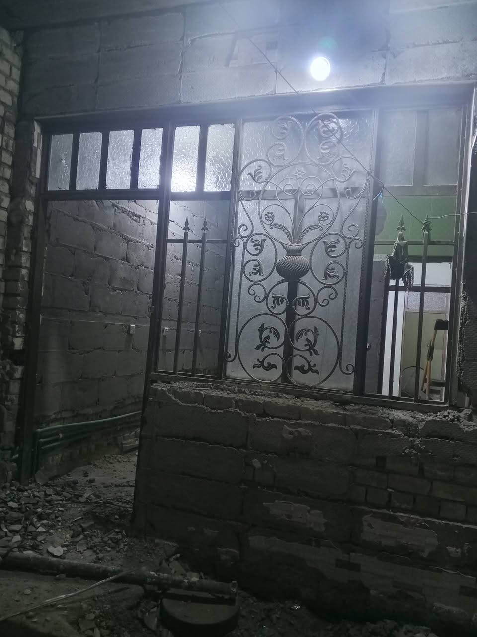 السلام عليكم شبابيك حديد ثقيل نضيف مع ابواب للبيع بسعر مناسب
الستفسار ***********
