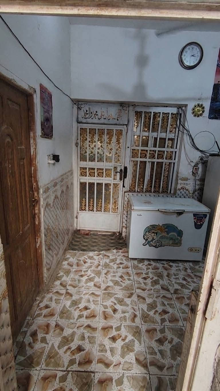 للاستفسار اتصل ***********
بيت للبيع .في حي الزهراء مساحة 100 متر ركن طابقين واجهه 10في10
خدمات كاملة منطقة تبليط بالكامل. يقرب 50 متر عن المدارس
الطابق الاول يتكون من 
استقبال 4.75 في 3.5 
طارمة 4.75 في 2.5
المطبخ 3.75 في 3
الصالة 5 في 2.5
غرفه نوم 4.5 في 3.5
منور 1.5 مربع
حمام 1.5 مربع
الطابق الثاني 🧧
غرف نوم عدد 3 
الاولى 4.75 في 3.5
الثانيه 4.5 في 3.5
الثالثه  4.75 في 3
حمام 1.5 مربع
صالة.سطح
للاستفسار على هذا الرقم ***********
غير متواجد على الفيس

