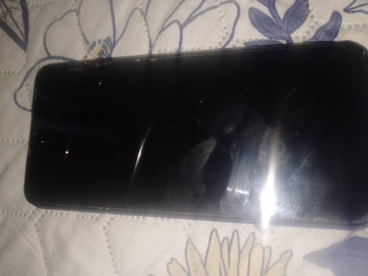 السلام عليكم هذا جهاز لبيع نضيف

 الشاشه محتركه مااعرف اسم جهاز

 رايده 22 بيه مجال هاذا رقم ***********
