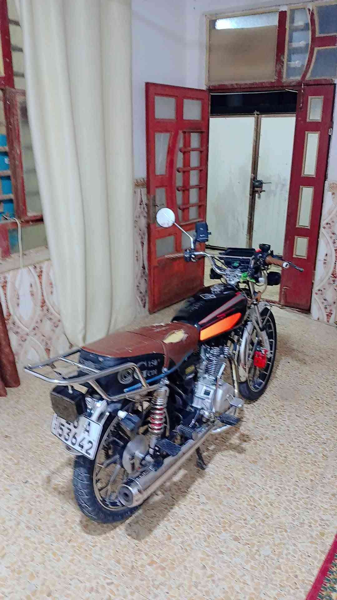 سلام عليكم شباب دراجة سونك سيفان 5 كير موديل 25 شاصي 21
محرك 150Cc
سنوية ب اسمي مستخدم قليل 
رايدها بمليون ونص وبيها مجال للشىراي
مكاني نجف كوفة 
*********** رقمي للتواصل
