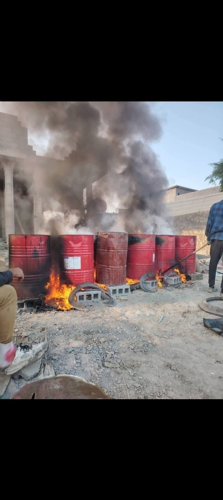 سلام عليكم يوجد جير التجير السطوح والاساسات سعر البرميل 60 كرسته و عمله***********
