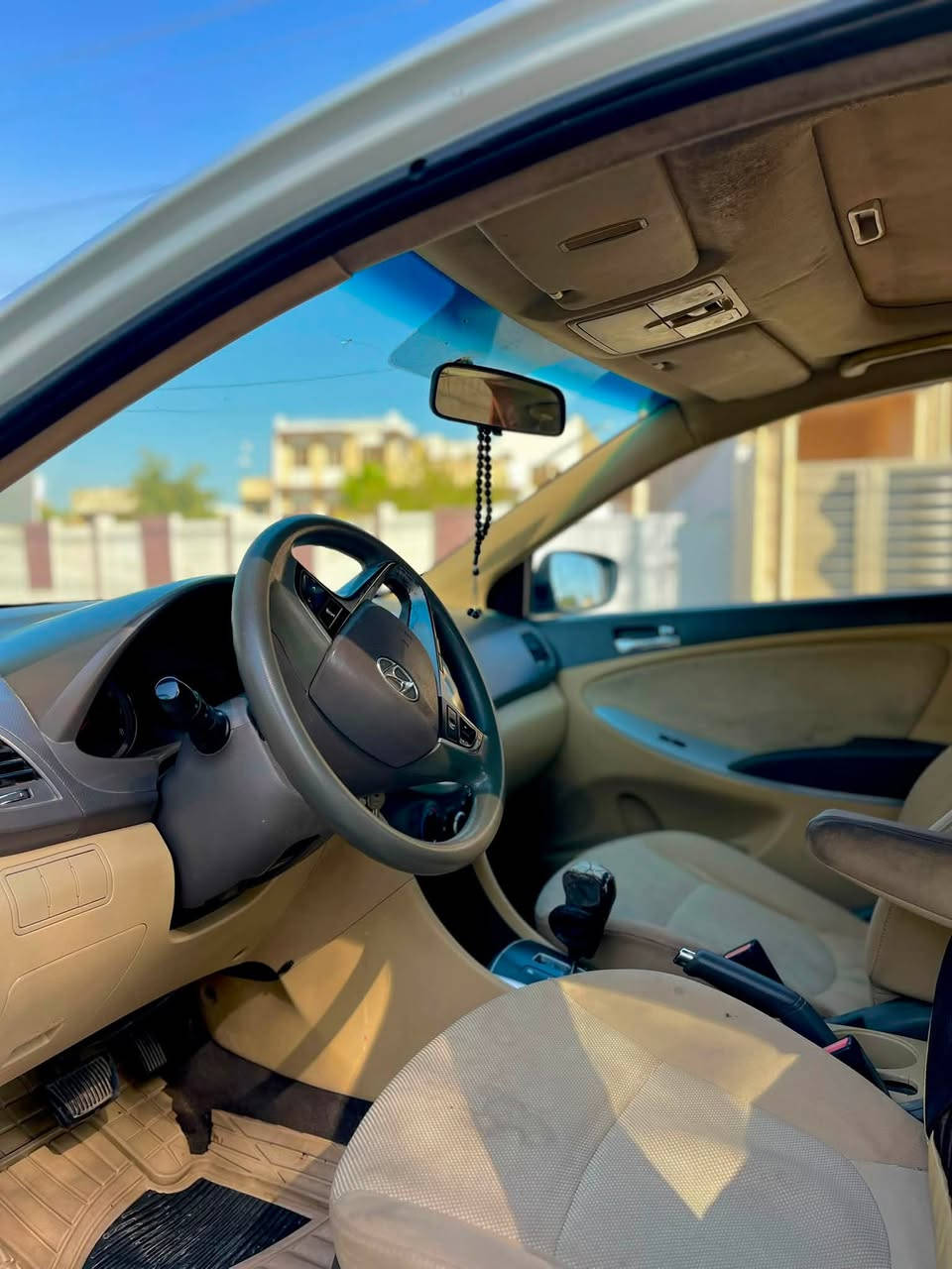 🚗 للبيع هيونداي أكسنت موديل 2012
🔹 اللون: أبيض
🔹 السيارة كلش حلوة ونظيفة
🔹 اقتصادية جداً بالبنزين ⛽️
🔹 بيها قطعة صبغ صغيرة وقطعة بارد صغيرة
🔹 الاستخدام جيد والسيارة جاهزة للفحص

📍 المكان: الموصل
📞 للتواصل: ***********
