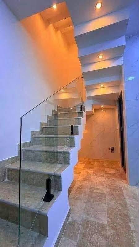 🏡 السلام عليكم 🏡
دار 50 متر تون للبيع
طابو صرف
 يحتوي  على هول صالة
غرف نوم عدد 3 منور خدمات عدد 2 
حي الجهاد  الأمن الوطني 
للاستفسار ☎️ ***********
متوفر وات ساب
