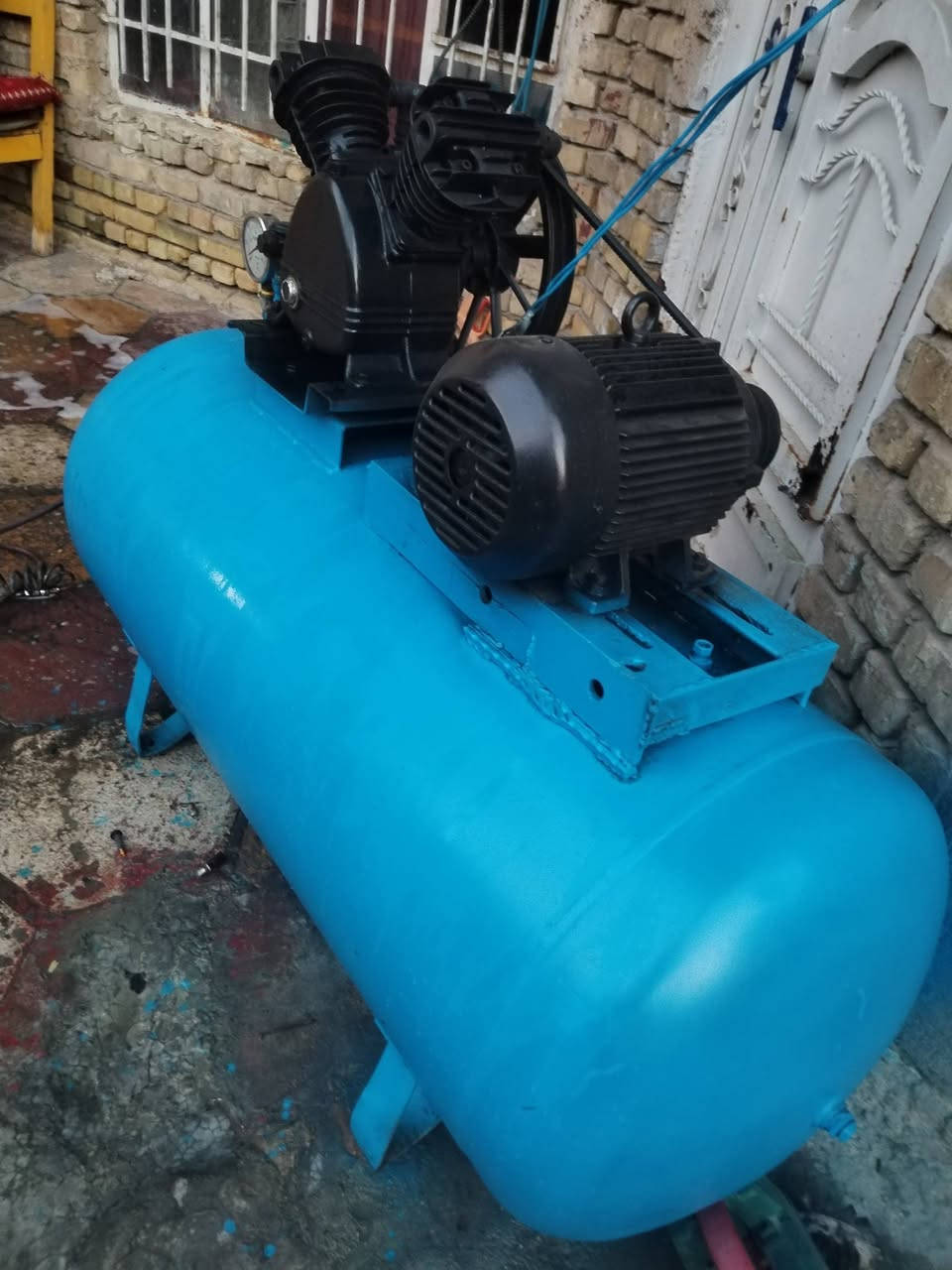 كمبريسر 450 التر ثري فيز بي لحيم من جوه وخالعه حجم 24 شرط شغل للبيع الناصرية قضاء الشطره ***********
