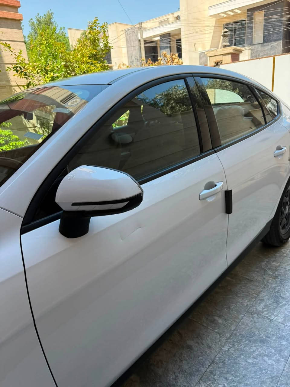 سلام عليكم byb كن بلاص2025 للبيع  ماشيه 3 تالف داخل ابيض تبريد قطعتين ملاحضه سياره بيه هاي الرصعه مثل ما موضح بل صوره وشخط باب الصدر خفيف فقط عنوان شارع فلسطين واي ستفسار اتصال على رقم ***********
