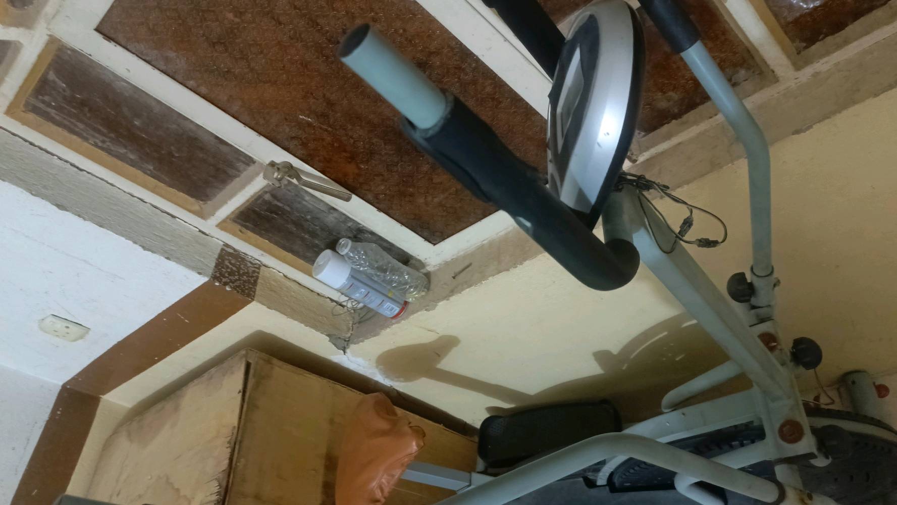 جهاز  الاوبيتكال  نضيف وما بي شي مجرد قاعده الرجل وحده مابيه ووحده موجوده  السعر 40 وبي مجال للتوصيل  موقعنا المهندسين