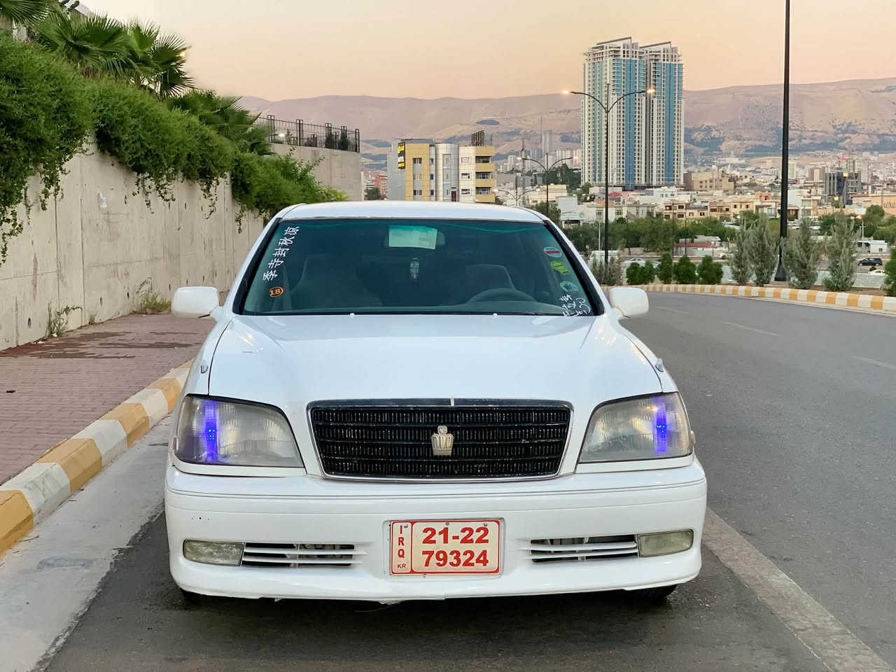 به ناوى خواى گه وره 
مه ليكه vvt vvt 
براوه براوه 
داژبل نه جه ف
گيرومه كينه  به شه رت
ته قه و ره قه ى شه شه رت
چوار تايه و ويلى لؤك
ده عمو ليدراو وه رگه راوى به شه رت 
كه فه رو شانسي به شه رت 
كؤدى هه يه نمونه له جوانى 
چالو شوختو به زمو ره زمى نيه 
سعرى ٣٤ گه لا قفلو كؤتايه 
قيستو قه رزو ئالو گؤرم نيه 
شوين سليمانى 
***********
